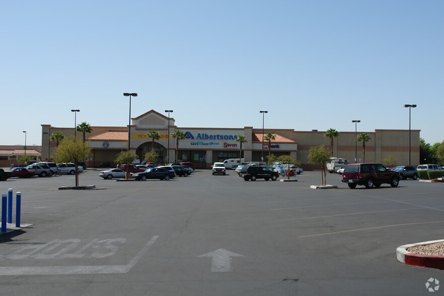 2833-2949 E Desert Inn Rd, Las Vegas, NV à louer - Photo du bâtiment - Image 2 de 8