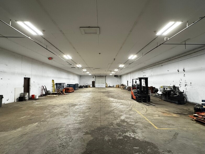 2125 S Keystone Ave, Indianapolis, IN for lease - Interior Photo - Image 2 of 5