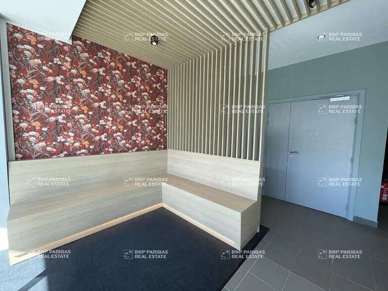 Bureau dans La Chapelle-sur-Erdre à louer - Hall d’entrée - Image 2 de 7