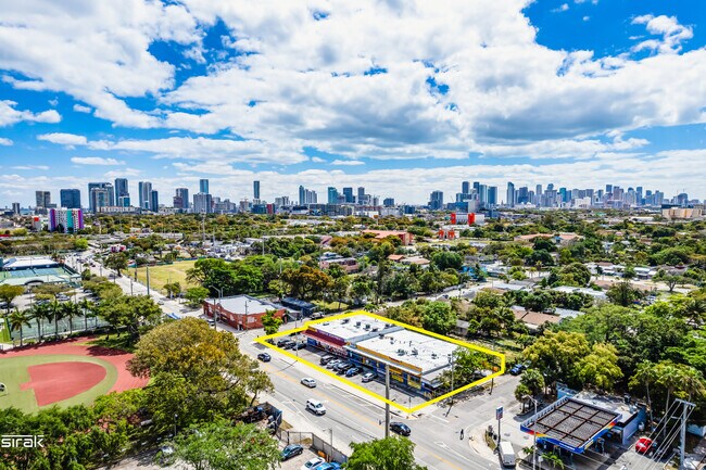 Plus de détails pour 900-950 NW 36th St, Miami, FL - Commerce de détail à vendre