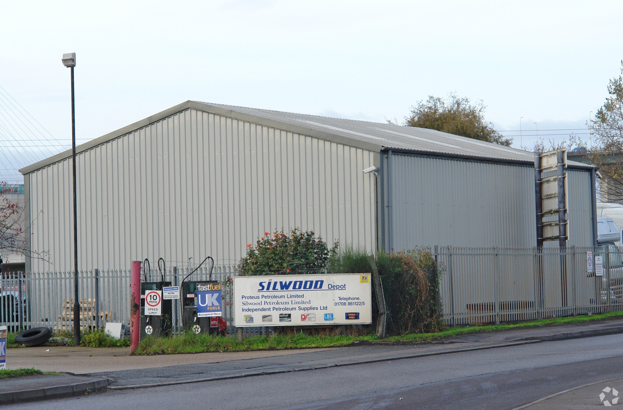 Oliver Clos, Grays for lease Building Photo- Image 1 of 4