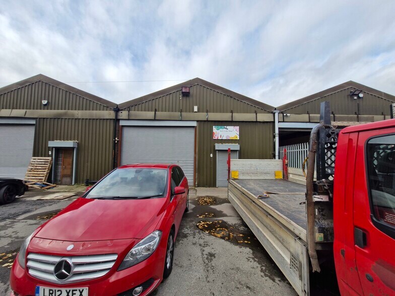 Cherry Tree Rd, Doncaster à louer - Photo du bâtiment - Image 2 de 3