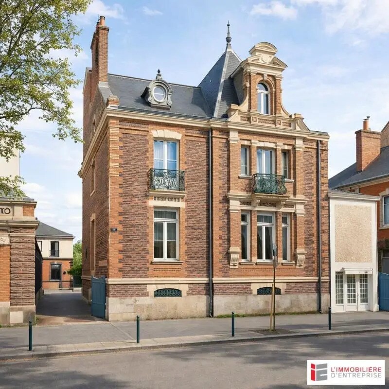 Office in Rennes for lease Primary Photo- Image 1 of 8