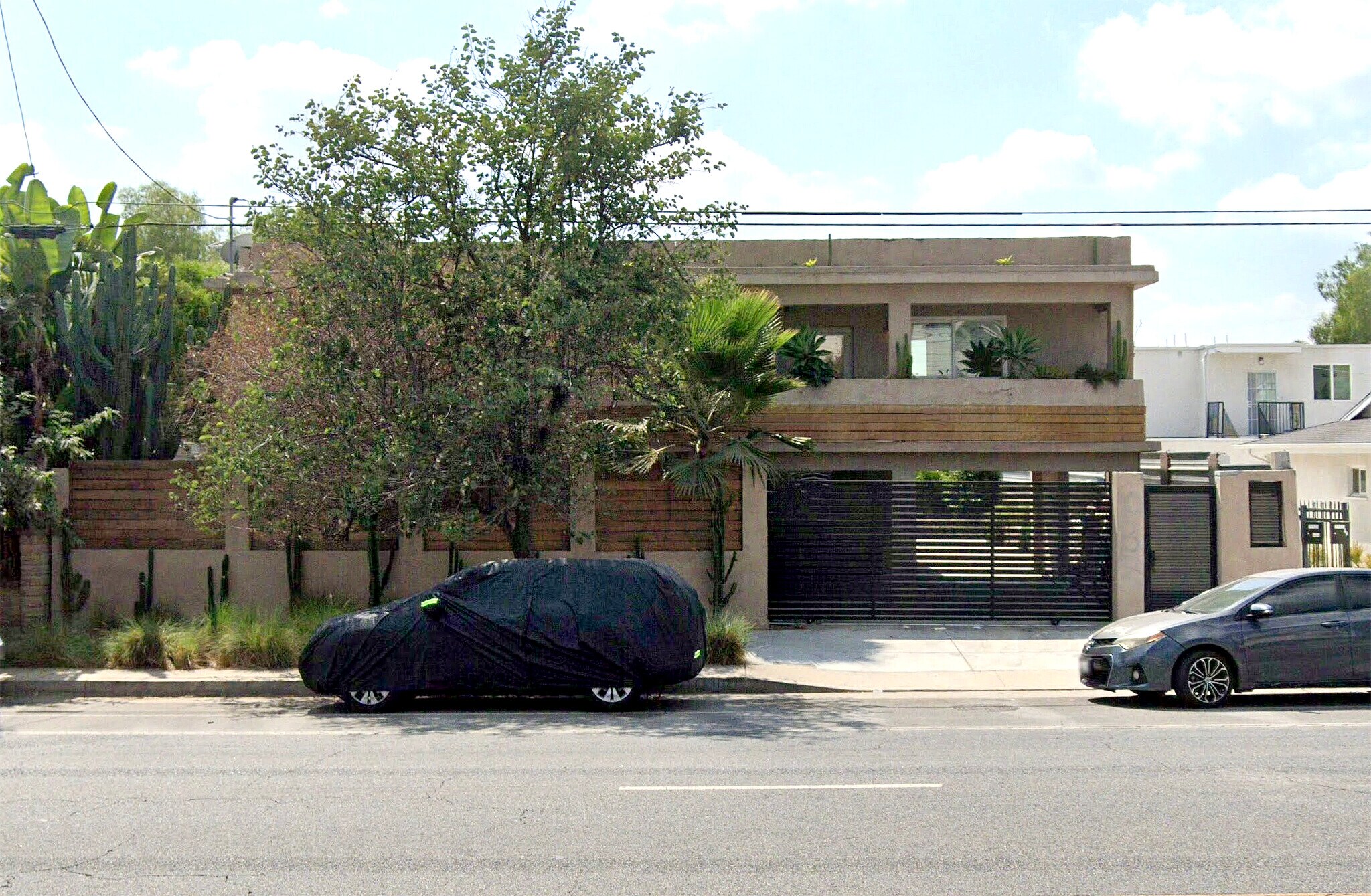 11121 Glenoaks Blvd, Pacoima, CA à louer Photo du bâtiment- Image 1 de 16