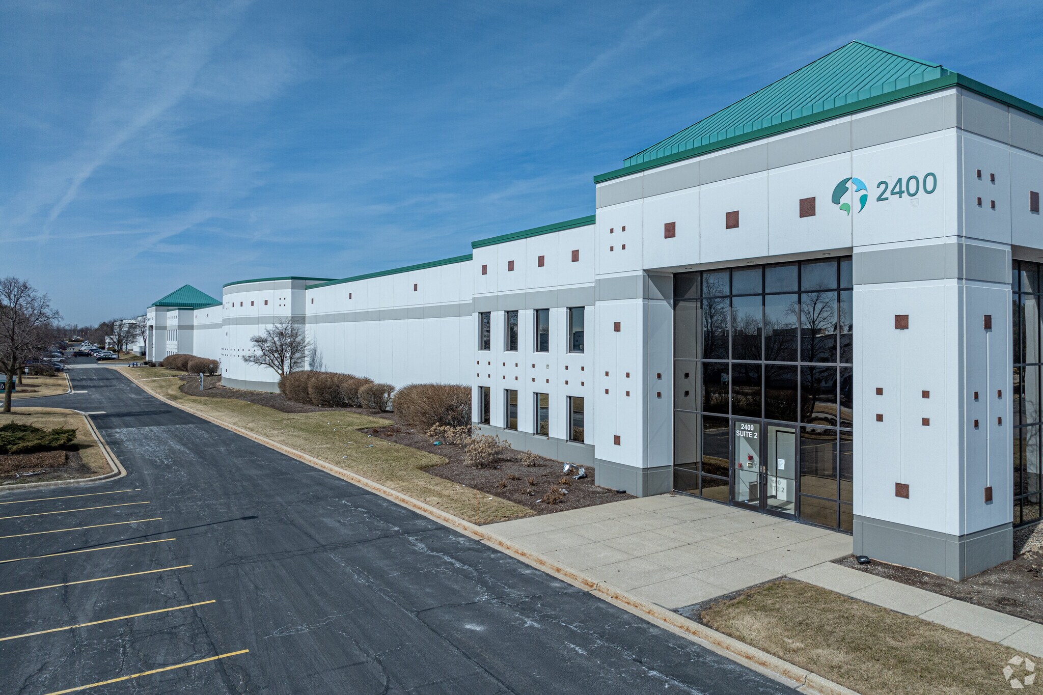 2400 Internationale Pky, Woodridge, IL for lease Primary Photo- Image 1 of 6