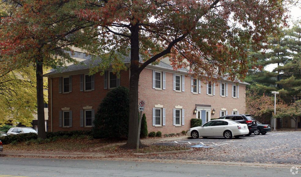 6850 Elm St, McLean, VA à vendre - Photo principale - Image 1 de 1