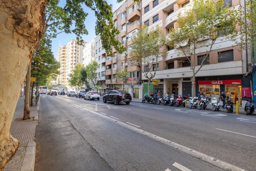 Avenida Doctor Olóriz, 5, Granada, Granada à vendre - Photo du bâtiment - Image 3 de 34