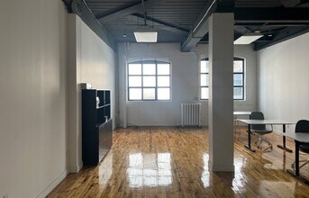 372 Richmond St W, Toronto, ON à louer Photo intérieure- Image 2 de 2