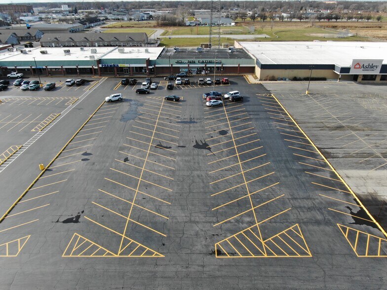 95 Village Sq, Bradley, IL for lease - Building Photo - Image 3 of 5