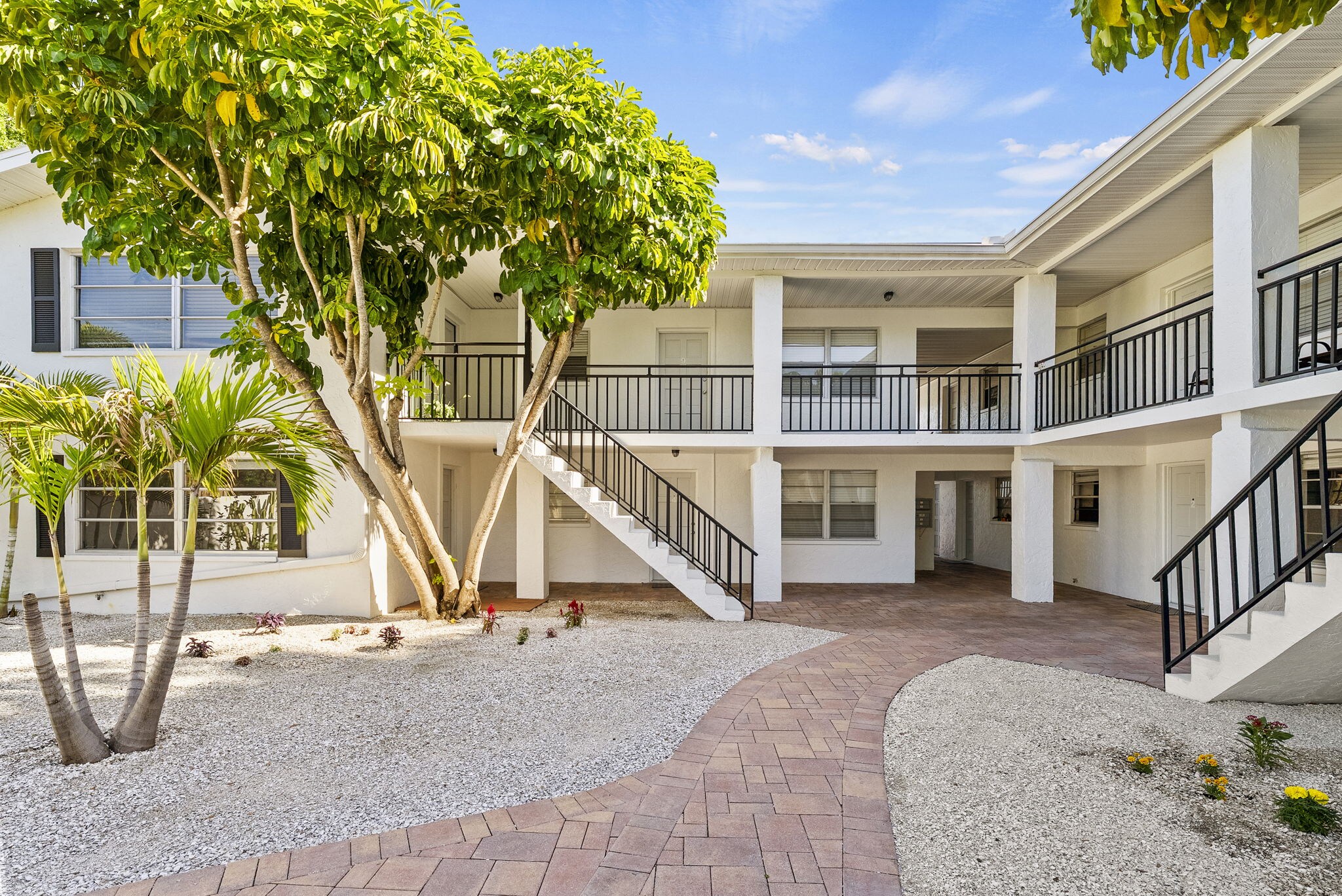 3036 6th Ave N, Saint Petersburg, FL à vendre Photo principale- Image 1 de 17