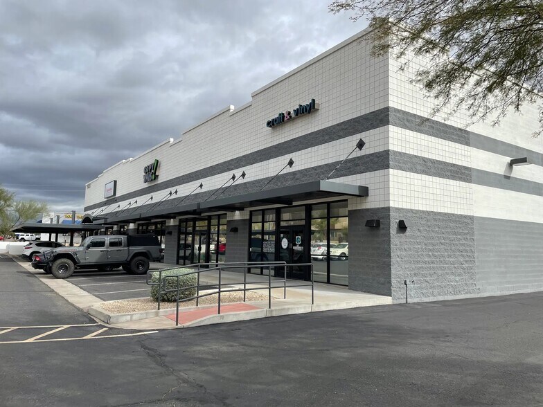 19235 N Cave Creek Rd, Phoenix, AZ à louer - Photo du bâtiment - Image 2 de 2