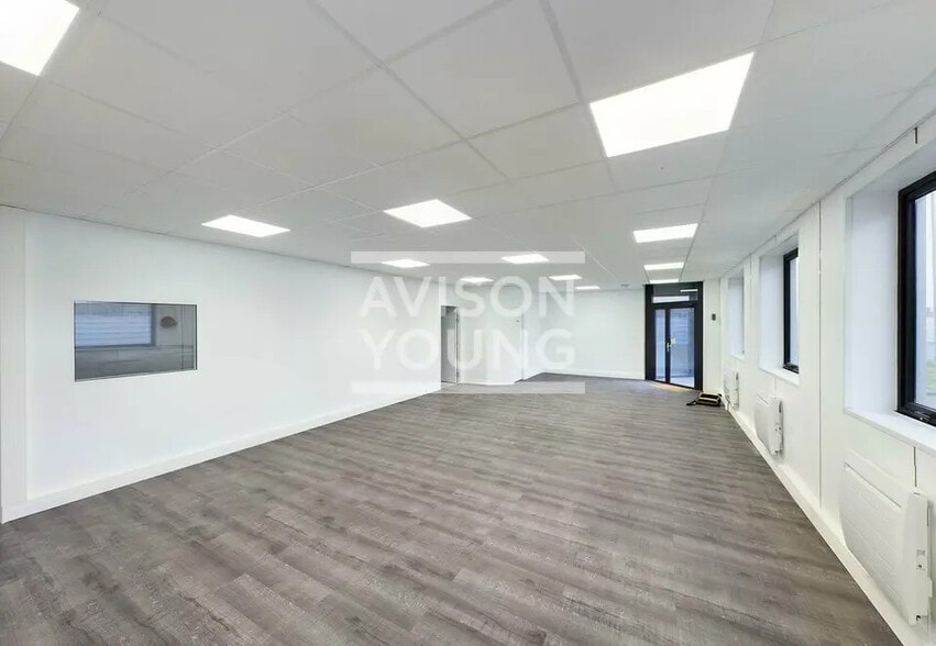 Flex in Le Bourget for lease - Interior Photo - Image 3 of 4