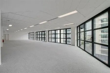 Office in Clichy for lease - Building Photo - Image 1 of 9
