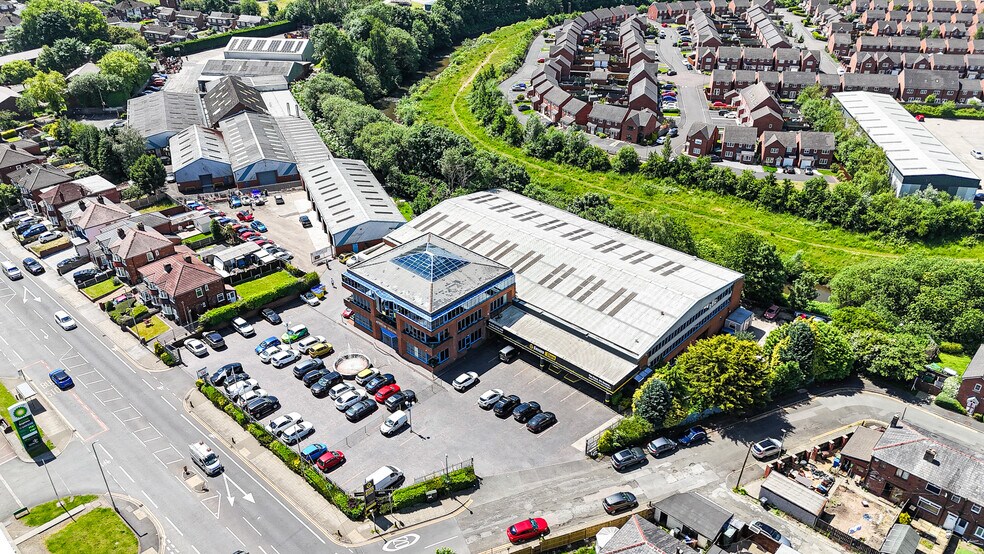 574 Manchester Rd, Bury à louer - Photo du bâtiment - Image 3 de 4