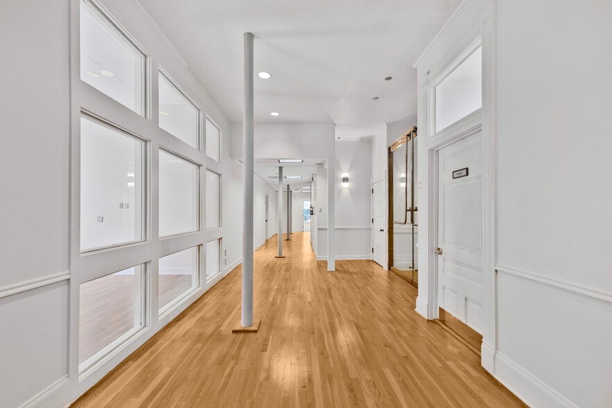 620 Congress Ave, Austin, TX for lease - Building Photo - Image 3 of 27