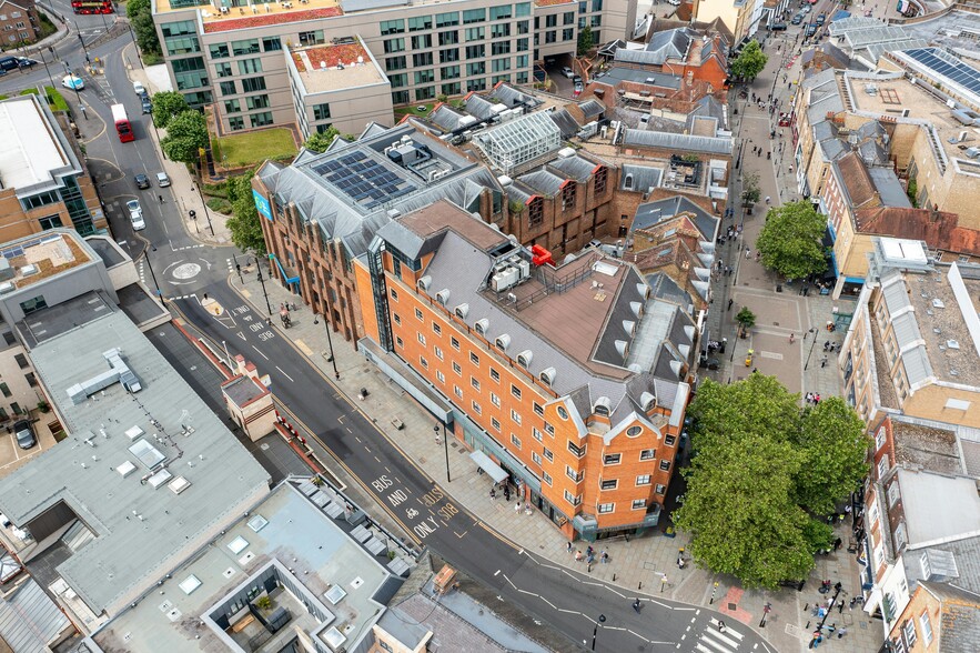 2 Vine St, Uxbridge à louer - Photo du bâtiment - Image 1 de 5