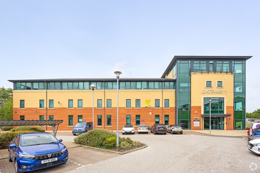 Holgate Park Dr, York à louer - Photo du bâtiment - Image 3 de 4