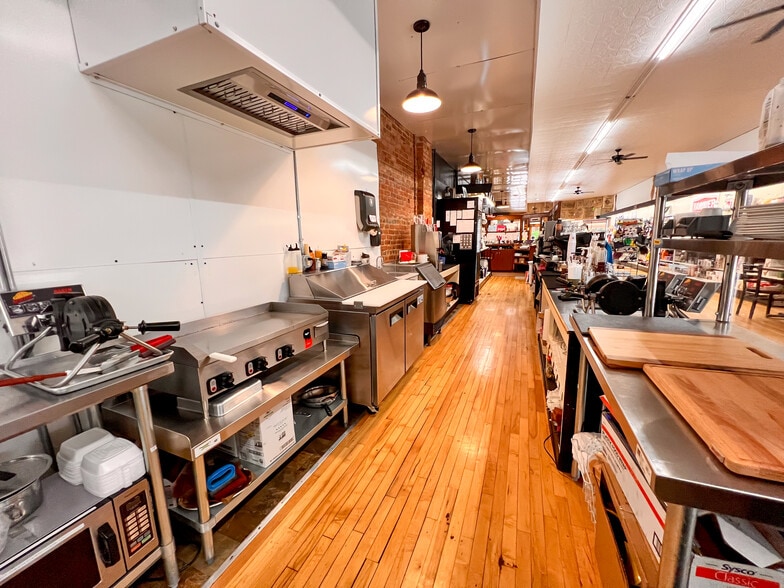 201 N Main St, Elkader, IA à vendre - Photo du bâtiment - Image 3 de 53