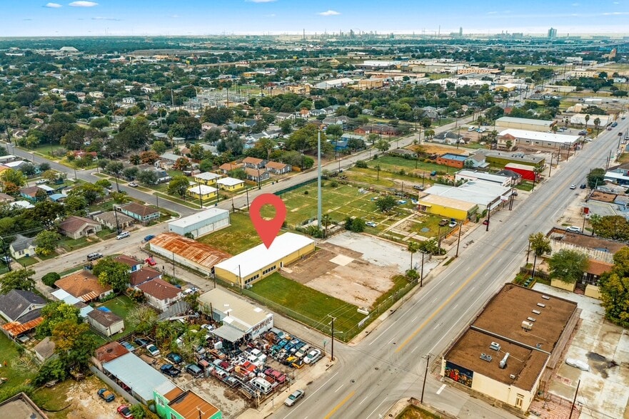 917 S Staples St portefeuille de 3 propriétés à vendre sur LoopNet.ca - Photo du bâtiment - Image 3 de 34