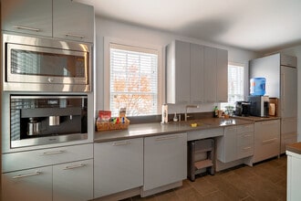 10 Princeton Ave, Rocky Hill, NJ for lease Interior Photo- Image 2 of 3