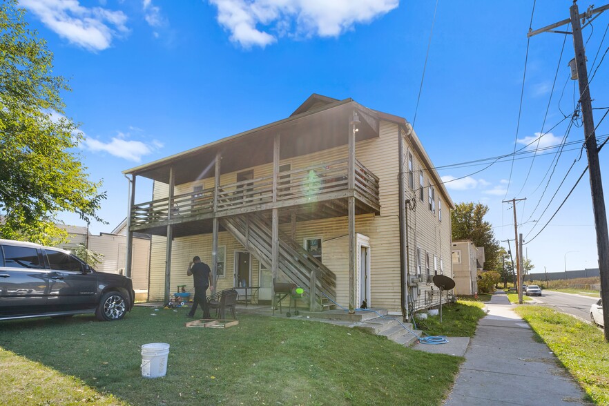 STABILIZED INCOME-PRODUCING QUADPLEX PAC portfolio of 2 properties for sale on LoopNet.ca - Building Photo - Image 3 of 15