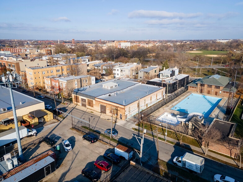3056 W Walton St, Chicago, IL for lease - Building Photo - Image 2 of 28