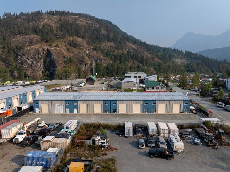 7341 Industrial Way, Pemberton, BC à vendre - Photo du bâtiment - Image 2 de 8