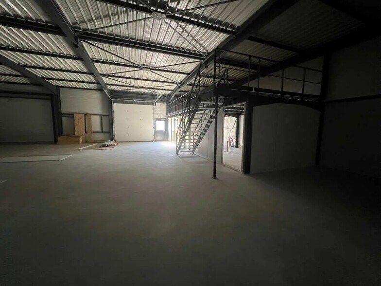 Flex dans Jonage à louer - Photo du bâtiment - Image 3 de 14