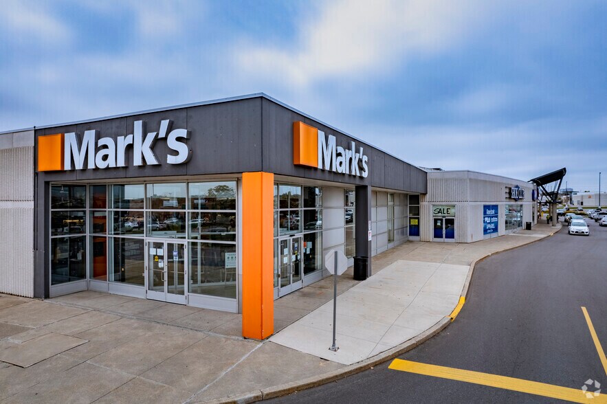 547 Steeles Ave E, Brampton, ON à vendre - Photo du bâtiment - Image 1 de 1