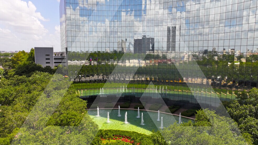 10777 Westheimer Rd, Houston, TX à louer - Photo du bâtiment - Image 3 de 8