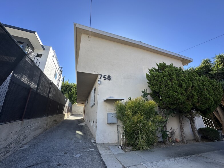 756 Hyperion Ave, Los Angeles, CA à vendre - Photo du bâtiment - Image 2 de 20