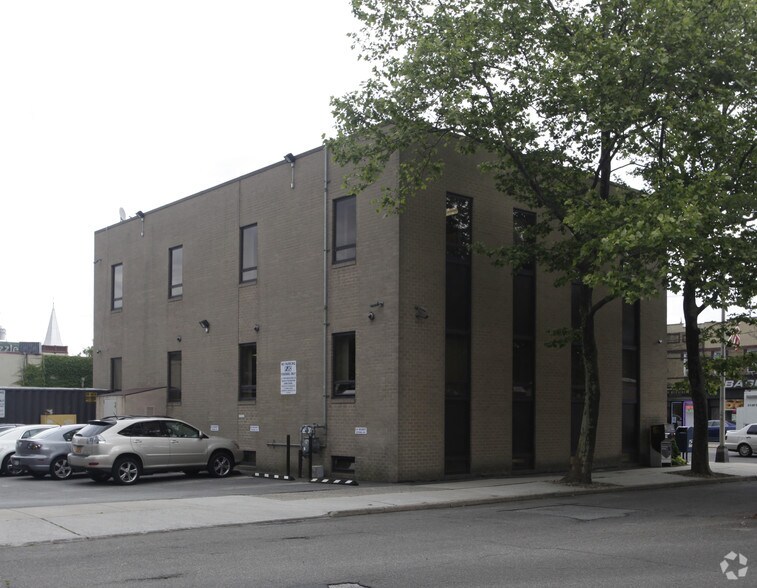 275 Jericho Tpke, Floral Park, NY à louer - Photo du bâtiment - Image 3 de 8