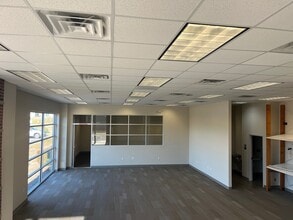 4275 Regency Dr, Greensboro, NC for lease Interior Photo- Image 2 of 9