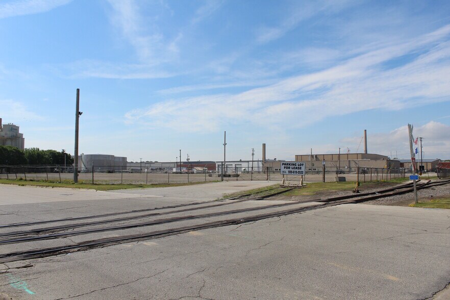 State and 9th St, Green Bay, WI à louer - Photo du bâtiment - Image 2 de 4