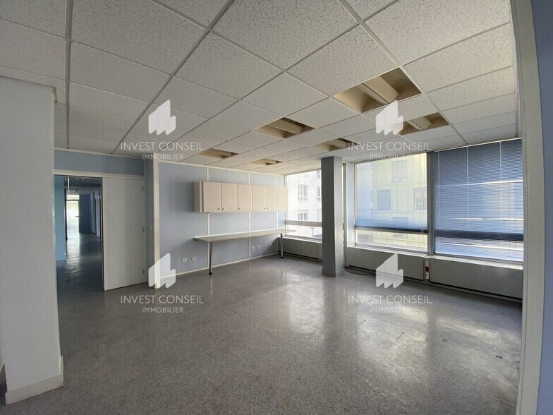 6 Boulevard De L'Hautil, Cergy for lease - Interior Photo - Image 3 of 8
