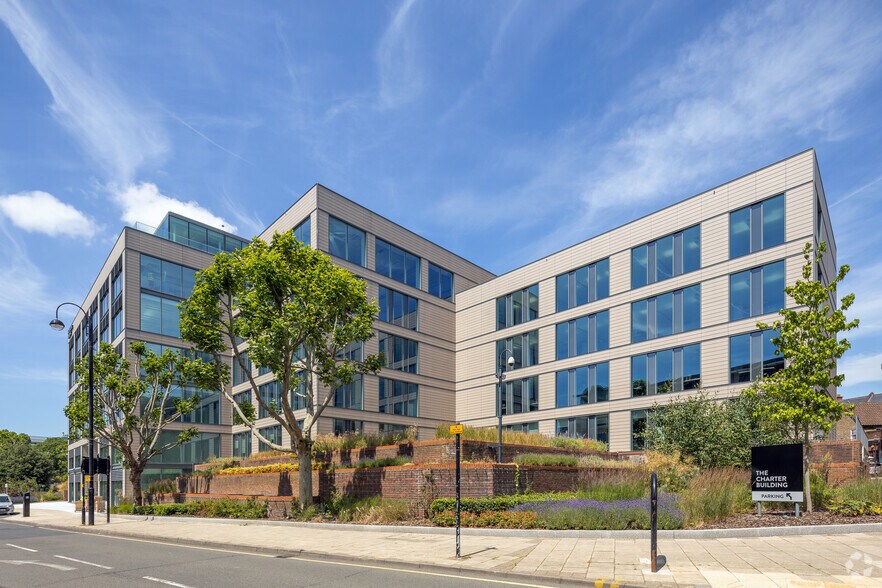 Vine St, Uxbridge à louer - Photo du bâtiment - Image 2 de 18