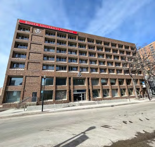 447 Webb Pl, Winnipeg, MB for sale - Building Photo - Image 1 of 25