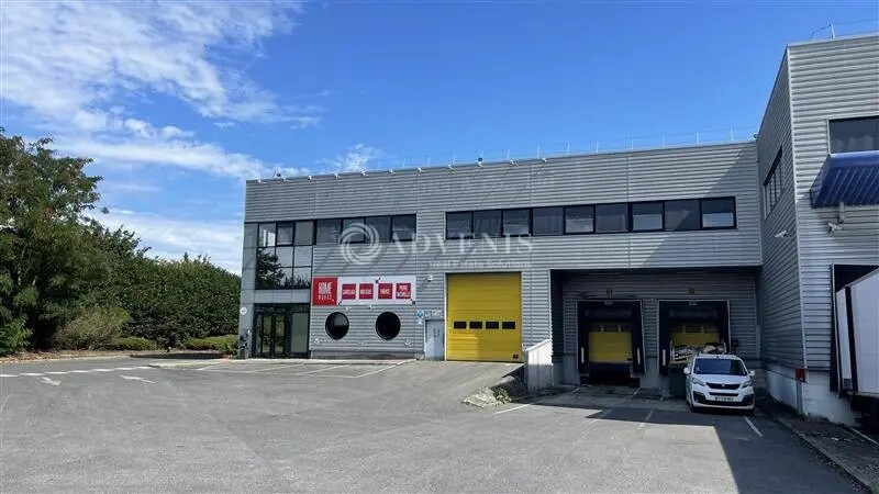 Industrial in Combs-la-Ville for lease - Building Photo - Image 2 of 9