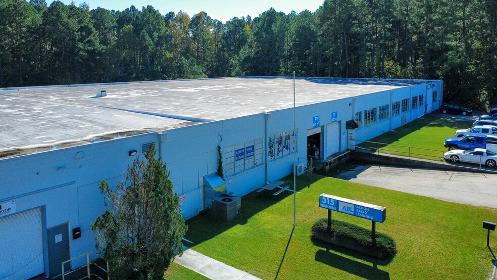 315 Industrial Rd, Summerville, SC for lease - Building Photo - Image 2 of 4