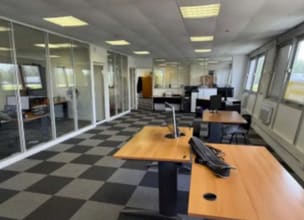 Industrial in Villejust for lease Interior Photo- Image 1 of 2