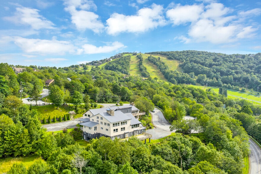 704 Beech Mountain Pky, Beech Mountain, NC for sale - Building Photo - Image 2 of 13