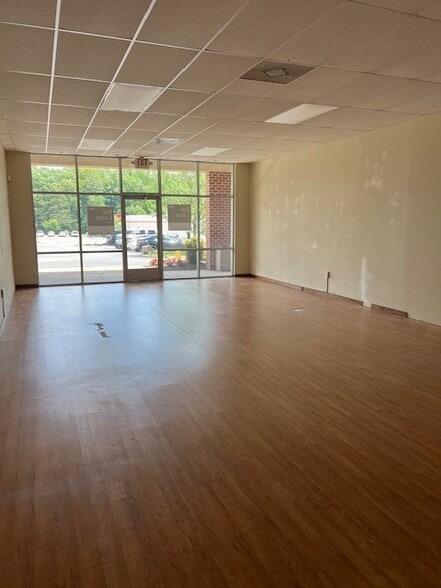4917 Richmond-Tappahannock Hwy, Aylett, VA for lease - Interior Photo - Image 2 of 3