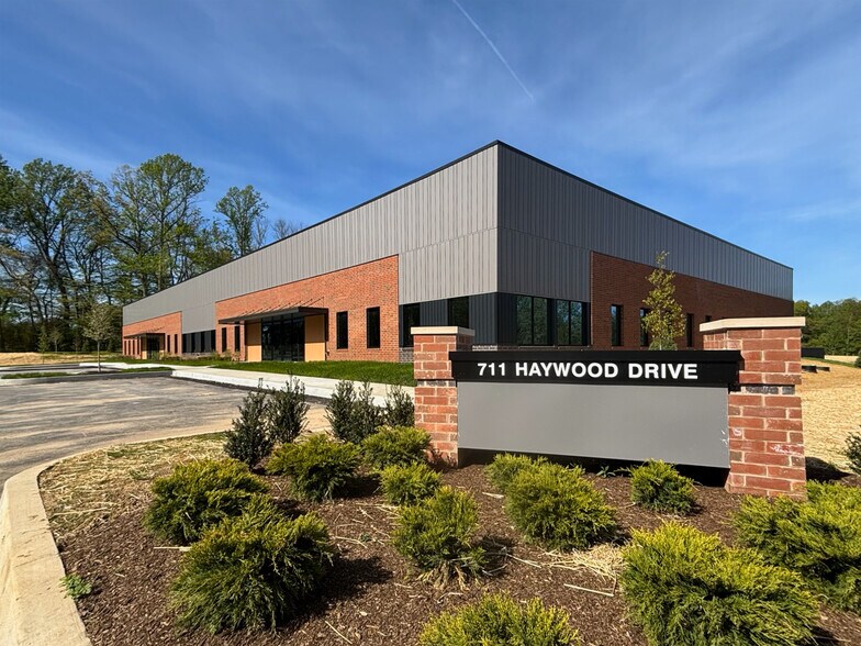 711 Haywood Dr, Exton, PA à louer - Photo du bâtiment - Image 2 de 4