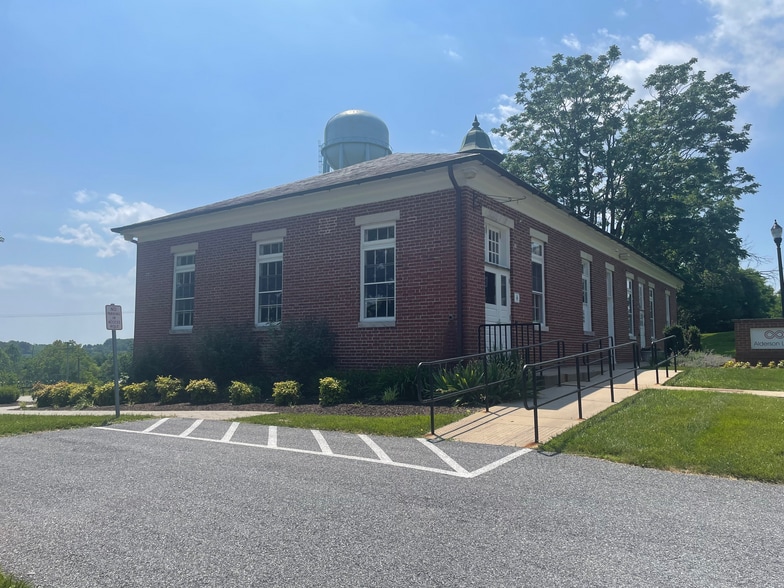 6933 Warfield Ave, Sykesville, MD for lease - Building Photo - Image 2 of 9