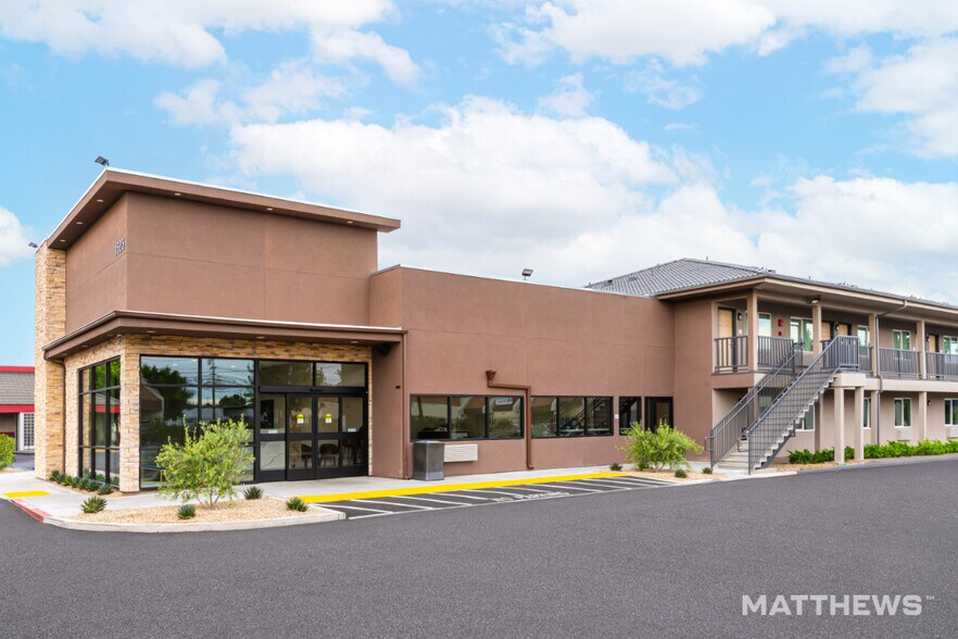 1525 McHenry Ave, Modesto, CA à vendre - Photo du bâtiment - Image 2 de 11