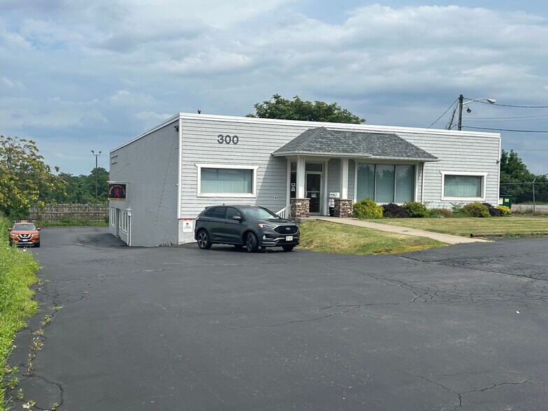 300 Buell Rd, Rochester, NY à vendre - Photo du bâtiment - Image 2 de 61