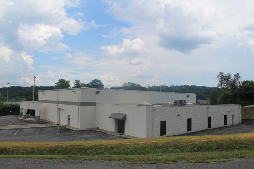 1503 N Tibbs Rd, Dalton, GA à louer - Photo du bâtiment - Image 3 de 3