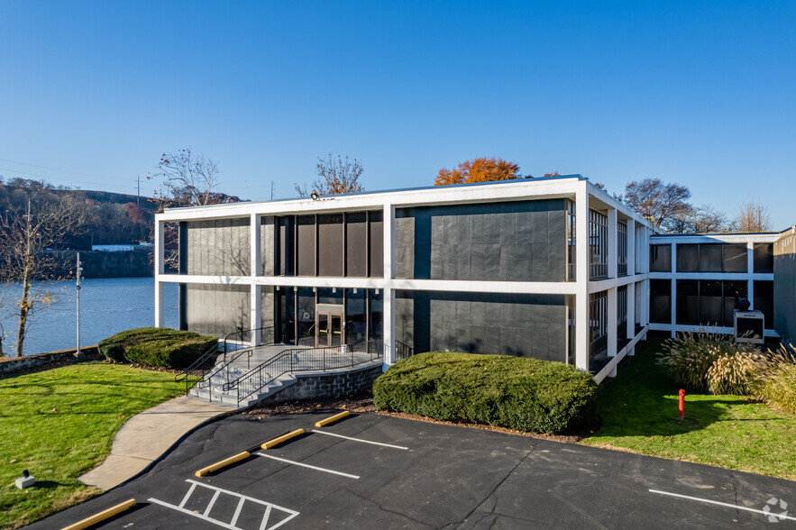 100 Papercraft Park, Pittsburgh, PA for sale - Primary Photo - Image 1 of 1