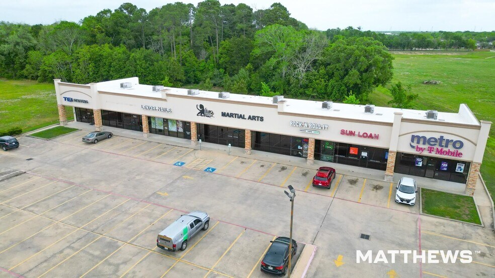 1101 E Tx-6 Hwy, Alvin, TX à louer - Photo du bâtiment - Image 2 de 3