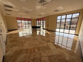 1720 Kingsway Dr, Cape Girardeau, MO for lease Interior Photo- Image 2 of 5